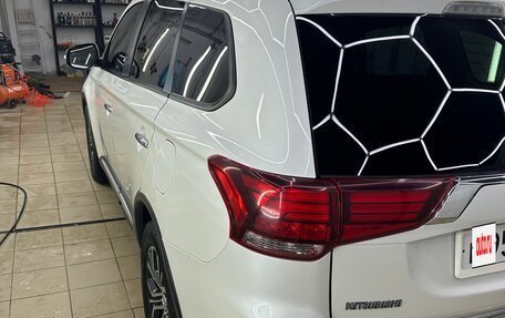 Mitsubishi Outlander III рестайлинг 3, 2015 год, 2 090 000 рублей, 23 фотография