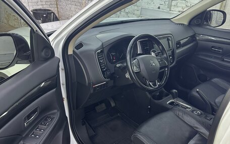 Mitsubishi Outlander III рестайлинг 3, 2015 год, 2 090 000 рублей, 20 фотография