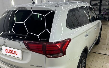 Mitsubishi Outlander III рестайлинг 3, 2015 год, 2 090 000 рублей, 22 фотография