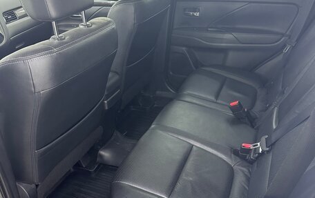 Mitsubishi Outlander III рестайлинг 3, 2015 год, 2 090 000 рублей, 19 фотография