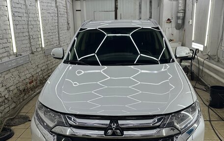 Mitsubishi Outlander III рестайлинг 3, 2015 год, 2 090 000 рублей, 27 фотография