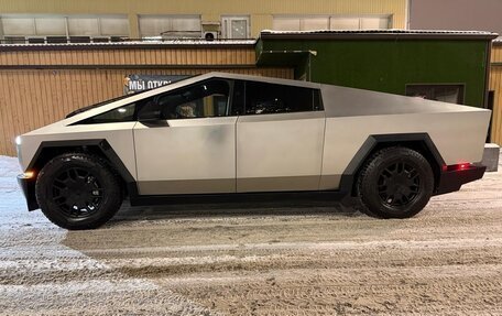 Tesla Cybertruck, 2024 год, 17 000 000 рублей, 2 фотография