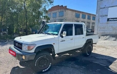 Toyota Land Cruiser 70, 2013 год, 4 500 000 рублей, 1 фотография