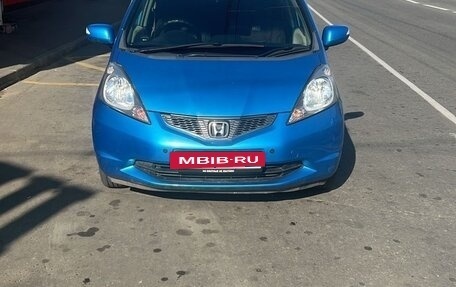 Honda Fit III, 2009 год, 780 000 рублей, 2 фотография