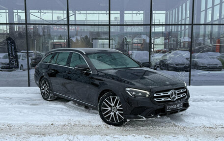 Mercedes-Benz E-Класс, 2021 год, 3 850 000 рублей, 3 фотография