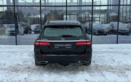 Mercedes-Benz E-Класс, 2021 год, 3 850 000 рублей, 5 фотография