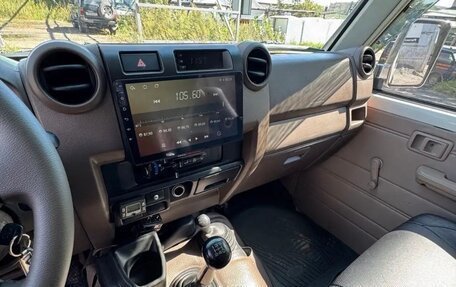 Toyota Land Cruiser 70, 2013 год, 4 500 000 рублей, 14 фотография