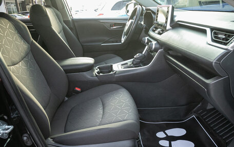 Toyota RAV4, 2021 год, 3 298 000 рублей, 21 фотография