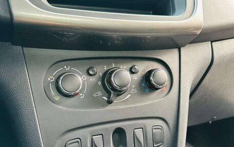 Renault Logan II, 2020 год, 640 000 рублей, 10 фотография