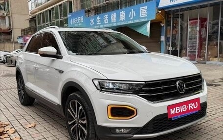 Volkswagen T-Roc I, 2022 год, 1 280 000 рублей, 3 фотография