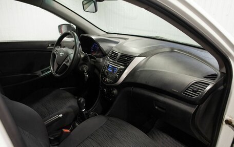 Hyundai Solaris II рестайлинг, 2015 год, 865 000 рублей, 19 фотография