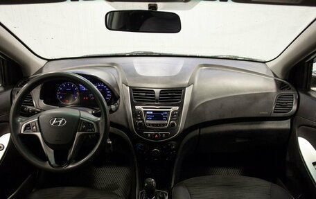 Hyundai Solaris II рестайлинг, 2015 год, 865 000 рублей, 20 фотография