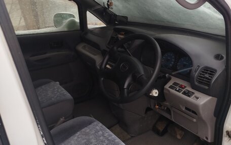 Nissan Serena II, 2001 год, 350 000 рублей, 1 фотография