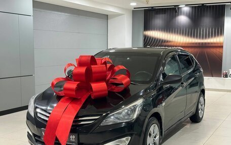 Hyundai Solaris II рестайлинг, 2015 год, 875 000 рублей, 1 фотография