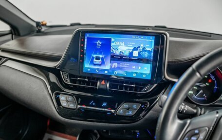 Toyota C-HR I рестайлинг, 2018 год, 2 085 000 рублей, 10 фотография