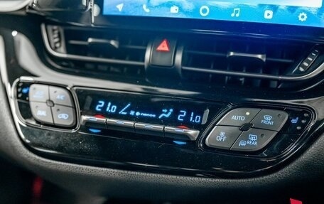 Toyota C-HR I рестайлинг, 2018 год, 2 085 000 рублей, 13 фотография