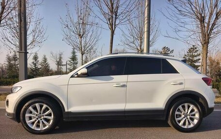 Volkswagen T-Roc I, 2022 год, 1 300 000 рублей, 2 фотография