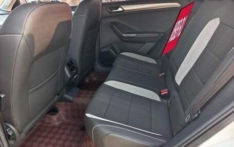 Volkswagen T-Roc I, 2022 год, 1 300 000 рублей, 10 фотография