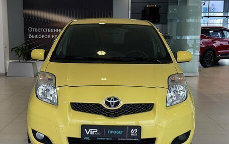 Toyota Yaris III рестайлинг, 2009 год, 785 000 рублей, 2 фотография
