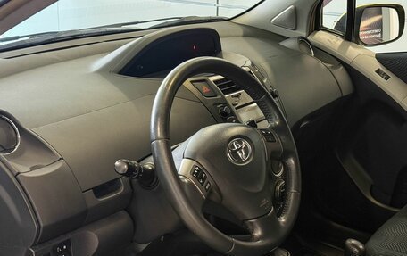 Toyota Yaris III рестайлинг, 2009 год, 785 000 рублей, 7 фотография