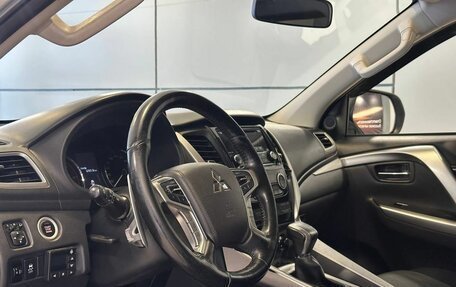 Mitsubishi Pajero Sport III рестайлинг, 2017 год, 2 775 000 рублей, 7 фотография