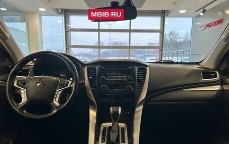 Mitsubishi Pajero Sport III рестайлинг, 2017 год, 2 775 000 рублей, 9 фотография