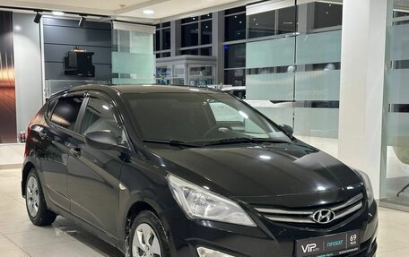 Hyundai Solaris II рестайлинг, 2015 год, 875 000 рублей, 3 фотография