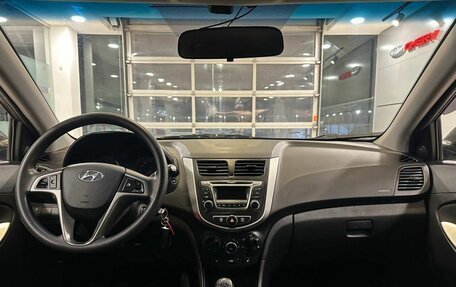 Hyundai Solaris II рестайлинг, 2015 год, 875 000 рублей, 9 фотография