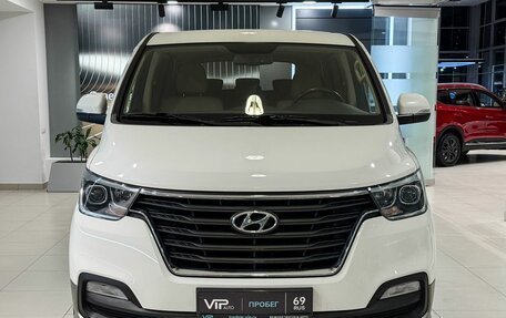 Hyundai H-1 II рестайлинг, 2020 год, 3 395 000 рублей, 2 фотография