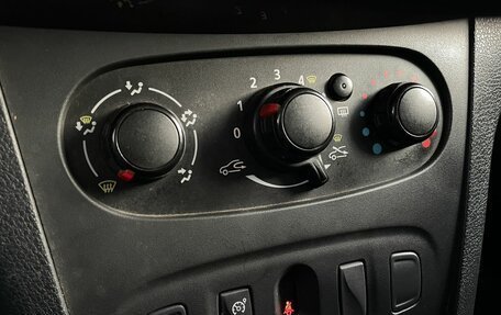 Renault Sandero II рестайлинг, 2014 год, 684 800 рублей, 16 фотография