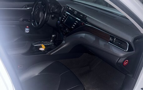 Toyota Camry, 2020 год, 2 850 000 рублей, 9 фотография