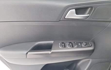 KIA Sportage IV рестайлинг, 2020 год, 2 490 000 рублей, 16 фотография