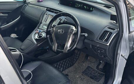 Toyota Prius IV XW50, 2016 год, 1 460 000 рублей, 16 фотография