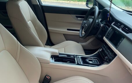 Jaguar XF II, 2018 год, 2 450 000 рублей, 5 фотография