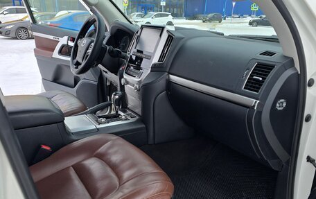 Toyota Land Cruiser 200, 2019 год, 8 000 000 рублей, 12 фотография