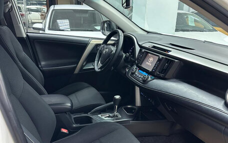 Toyota RAV4, 2017 год, 2 060 000 рублей, 13 фотография