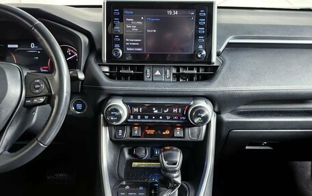 Toyota RAV4, 2019 год, 3 399 999 рублей, 15 фотография