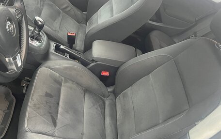 Volkswagen Golf VI, 2011 год, 900 000 рублей, 24 фотография