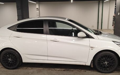 Hyundai Solaris II рестайлинг, 2015 год, 1 200 000 рублей, 2 фотография