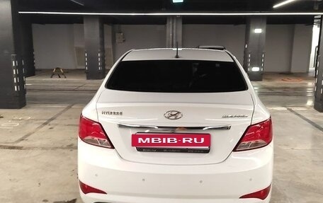 Hyundai Solaris II рестайлинг, 2015 год, 1 200 000 рублей, 4 фотография