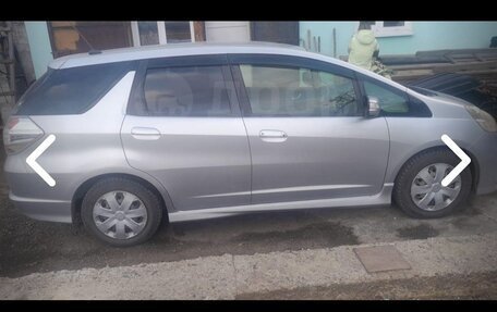 Honda Fit Shuttle I рестайлинг, 2014 год, 1 000 000 рублей, 4 фотография