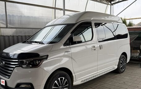 Hyundai Grand Starex Grand Starex I рестайлинг 2, 2019 год, 5 000 000 рублей, 2 фотография