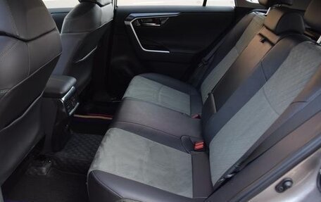 Toyota RAV4, 2024 год, 8 фотография