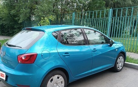 SEAT Ibiza IV рестайлинг 2, 2013 год, 850 000 рублей, 3 фотография