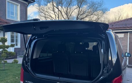 Mercedes-Benz V-Класс, 2021 год, 6 700 000 рублей, 31 фотография