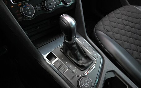 Volkswagen Tiguan II, 2018 год, 2 397 100 рублей, 9 фотография