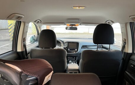 Mitsubishi Outlander III рестайлинг 3, 2022 год, 2 850 000 рублей, 4 фотография