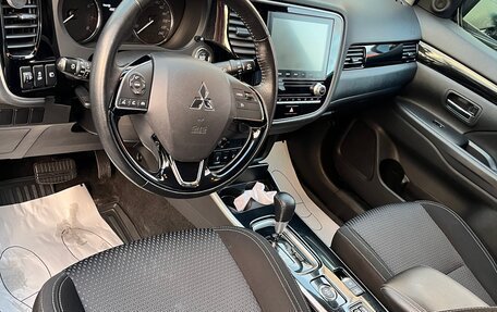 Mitsubishi Outlander III рестайлинг 3, 2022 год, 2 850 000 рублей, 16 фотография