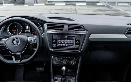 Volkswagen Tiguan II, 2020 год, 2 500 000 рублей, 21 фотография