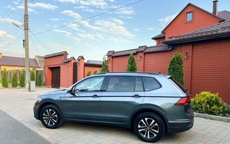 Volkswagen Tiguan II, 2021 год, 3 100 000 рублей, 2 фотография